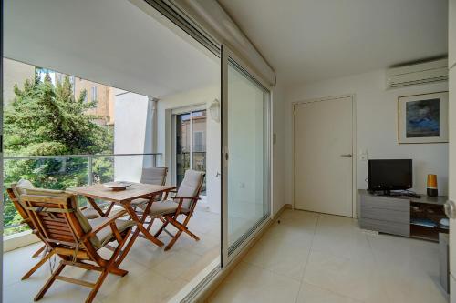 Moderne 2 pièces TERRASSE PARKING, Clémenceau A1B230