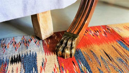 a broom sitting on top of a colorful rug at Casona Granado in El Pilar y Provincias