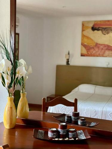 a room with a table with a bed and a tableasteryasteryasteryasteryastery at Hotel Rural A Coutada - Peniche in Atouguia da Baleia