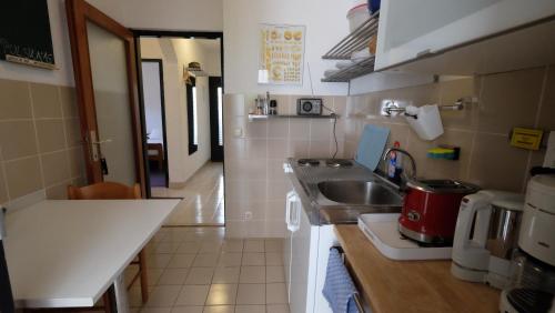 Kuchyň nebo kuchyňský kout v ubytování Apartmani Anita