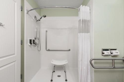 Ванная комната в Quality Inn & Suites
