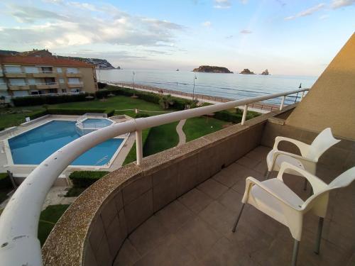 einen Balkon mit Meerblick in der Unterkunft Escapada a l'Estartit - Argonavis in L'Estartit