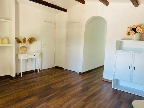 an empty room with a table and a desk at Villa Anita in San Michele Salentino