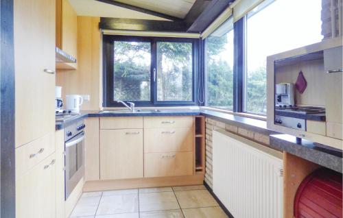 مطبخ أو مطبخ صغير في Beautiful Home In Gerolstein With 3 Bedrooms And Wifi