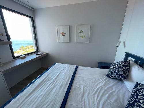 Кровать или кровати в номере Blue Infinity, Aquamarine apartment