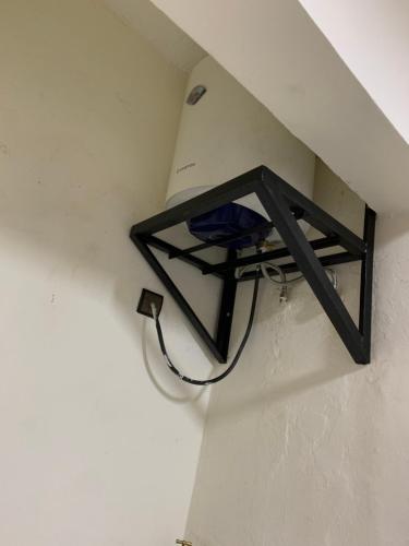 a black shelf on the corner of a wall at Appartement chic et moderne in Douala