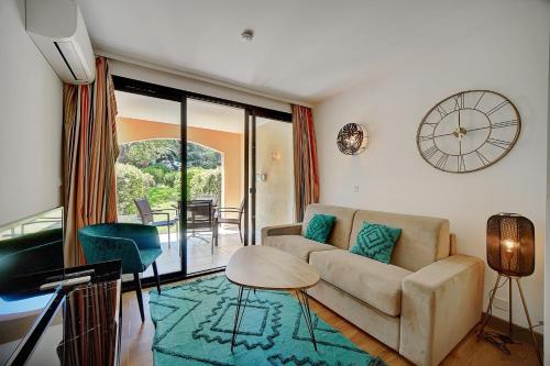 IMMOGROOM - 2 Rooms - Renovated - Pool - AC - Parking - Garden