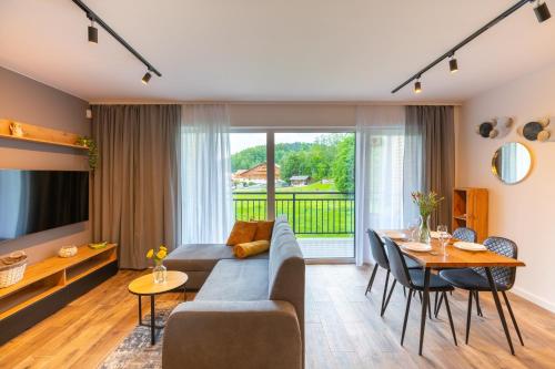 Μια τηλεόραση ή/και κέντρο ψυχαγωγίας στο Apartamenty Pod Stokiem 200 m do kolejki Na Skrzyczne - szczyrk apartamenty