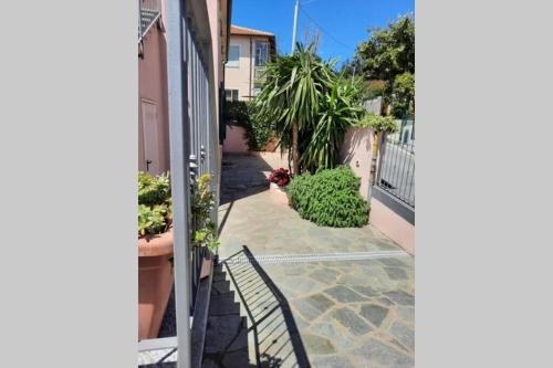 a balcony with a chair in a courtyard at Borgio Verezzi, Mare, Natura e Relax in Borgio Verezzi