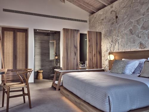 Cama o camas de una habitación en Etheria Luxury Villas & Suites