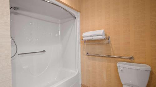 A bathroom at Best Western Tower West Lodge