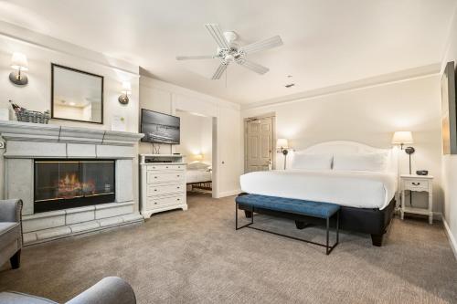 a bedroom with a bed and a fireplace at Saratoga Inn in Langley