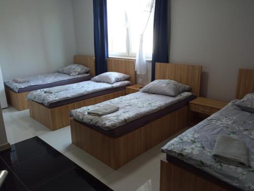Czerwony Szafir Grodzisk tesisinde bir odada yatak veya yataklar