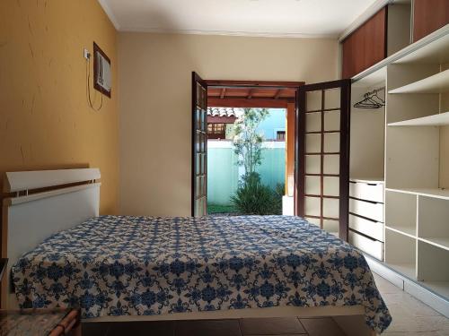 A bed or beds in a room at Casa de praia condominio mar verde