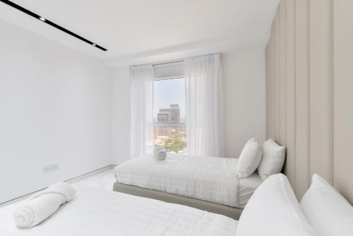 Postel nebo postele na pokoji v ubytování Waterfront Luxury 3BR with maids room in JBR, Dubai