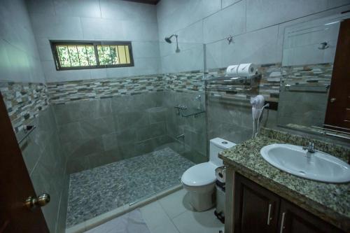 Bathroom sa Villas Macadamia - Monteverde