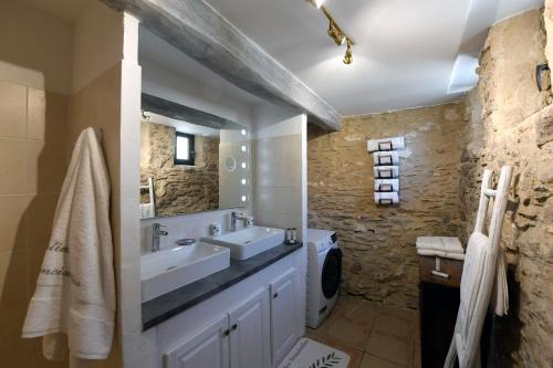 Kylpyhuone majoituspaikassa Gîte des Demoiselles en Luberon