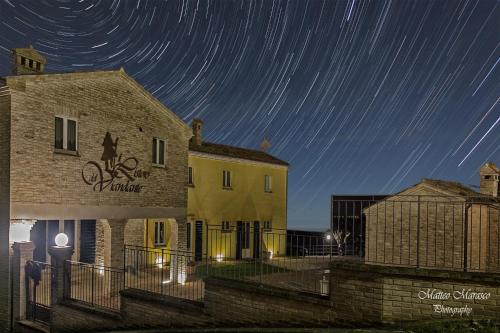 a starry night with star trails above a building at Il Ristoro Del Viandante in Offagna