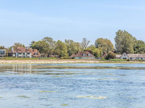 a view of the water with houses in the background at 3 bedroom Cottage in the heart of beautiful Bosham - Pass the Keys in Chichester
