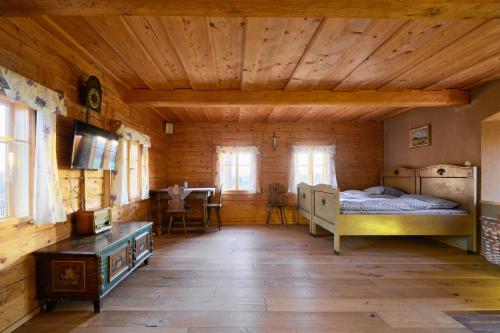 a bedroom with a bed and a desk in a cabin at Roubenka U Babi in Lipná
