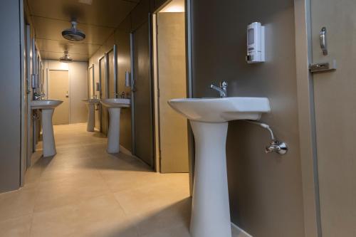 Ένα μπάνιο στο Mayura Aureole CoLiving