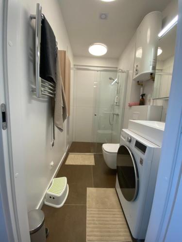 Bilik mandi di LagoonView Apartment at Kalno namai