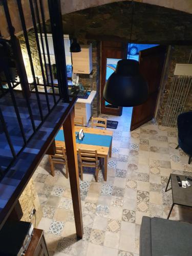 Ruang duduk di Petradaki House