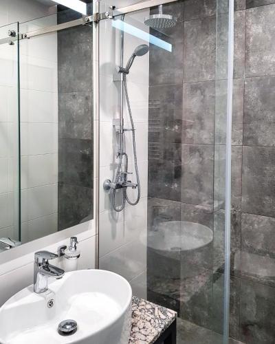 Ένα μπάνιο στο Hotel Alpha