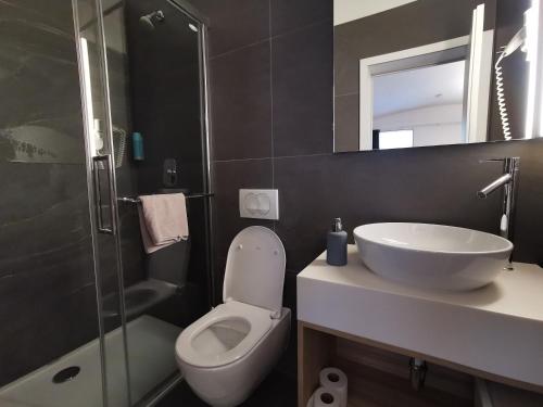 Koupelna v ubytování Cha Cha Rooms
