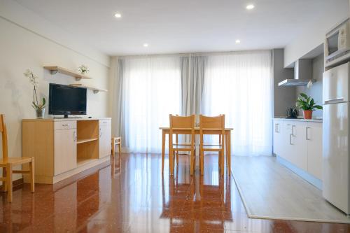 a kitchen with a table and chairs in a room at Albatros Family in Salou