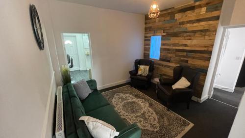 Χώρος καθιστικού στο Spacious 6 Bed Home Near City & Albion Stadium Perfect for Contractors!