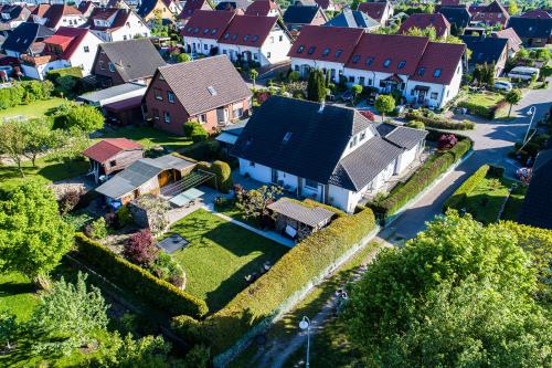 an overhead view of a house in a suburb at Ferienwohnung Wenzlaff in Sassnitz
