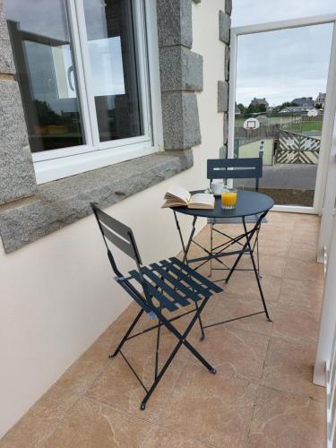 Balkoni atau teres di TY ANN maison avec jardin clos de mur, à proximité des commerces et à 3km des plages