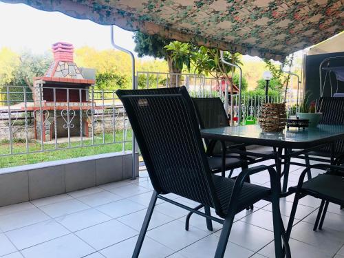 A balcony or terrace at Anemos Apartment Palio