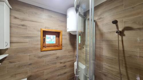 Kupatilo u objektu Livaditsa Kremna