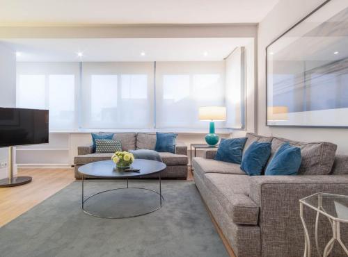 1 BEDROOM CENTRO COLON, Madrid, Spania