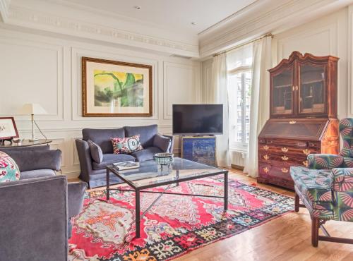 Elegant 3-Bedroom Apartment in Exclusive Barrio Salamanca Stylish & Spacious