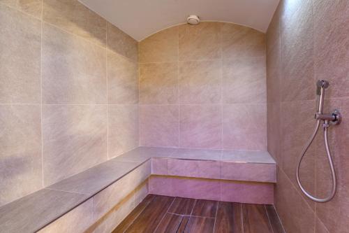 a shower with a bench in a bathroom at Hotel Rivus in Peschiera del Garda