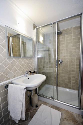 a bathroom with a shower and a sink and a shower at Ipazia Capri in Anacapri