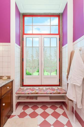 Katil atau katil-katil dalam bilik di Vintage Balcony Guesthouse & Suites
