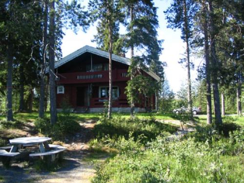a log cabin with a picnic table in front of it at Holiday Home Ullanlinna by Interhome in Käylä