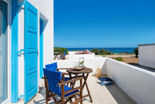 a patio with a table and chairs and the ocean at Domus Litus in Pollonia