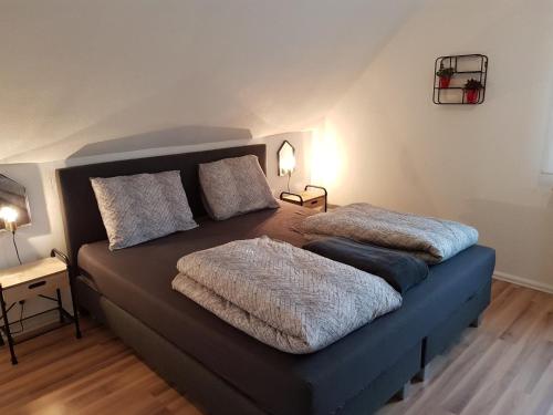 Een bed of bedden in een kamer bij Grönebach A