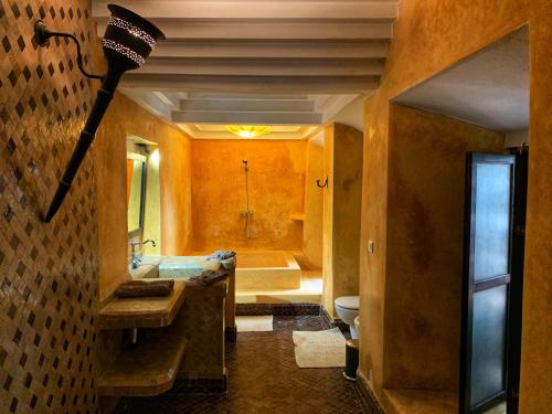 Coin salon dans l'établissement Riad Bamileke
