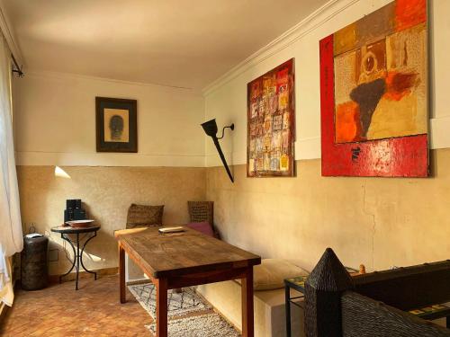 Coin salon dans l'établissement Riad Bamileke