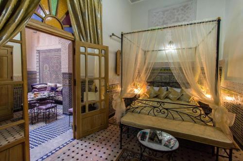 Postel nebo postele na pokoji v ubytování Riad Taryana