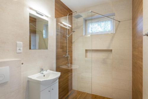 a bathroom with a white sink and a shower at przystanek Kudowa in Kudowa-Zdrój