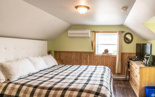 Postel nebo postele na pokoji v ubytování La Galouine Auberge