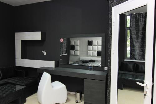 Kuchyň nebo kuchyňský kout v ubytování Bedroom Place Guest Rooms