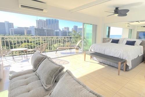 Gallery image of Waikiki Shore 1116 Beachfront in Honolulu